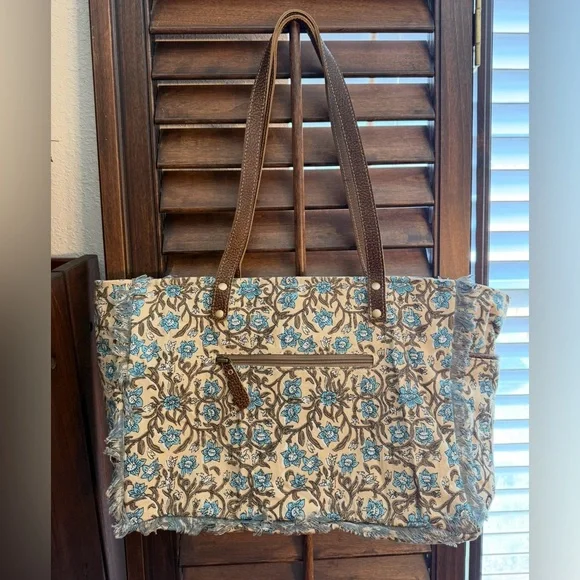 Myra Bag-San Ysidro Falls Floral Weekender Bag - Picture 6 of 15